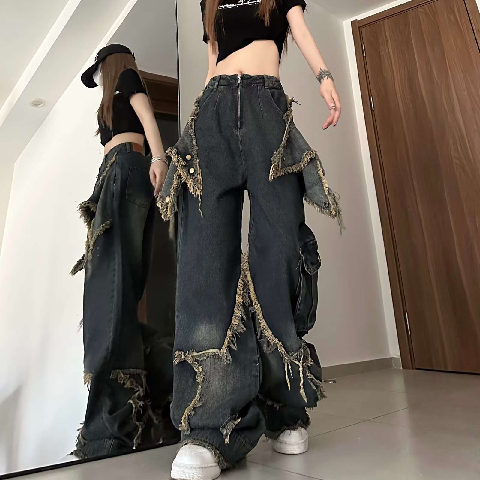 黒コーデ フリンジデザイン オーバーサイズ デニムパンツ