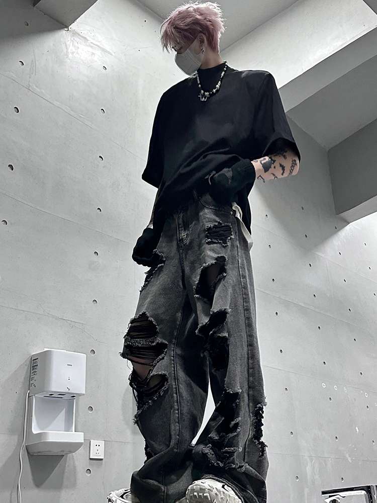 黒コーデ ダメージ加工ブラックワイドデニムパンツ