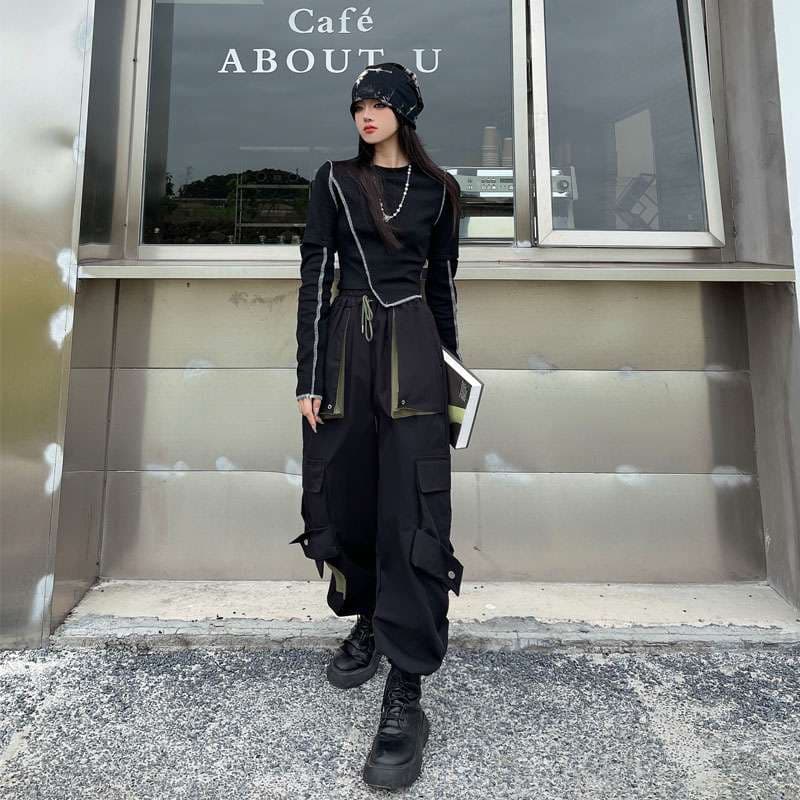 黒コーデ マルチポケットカーゴパンツ ストリートゴシック