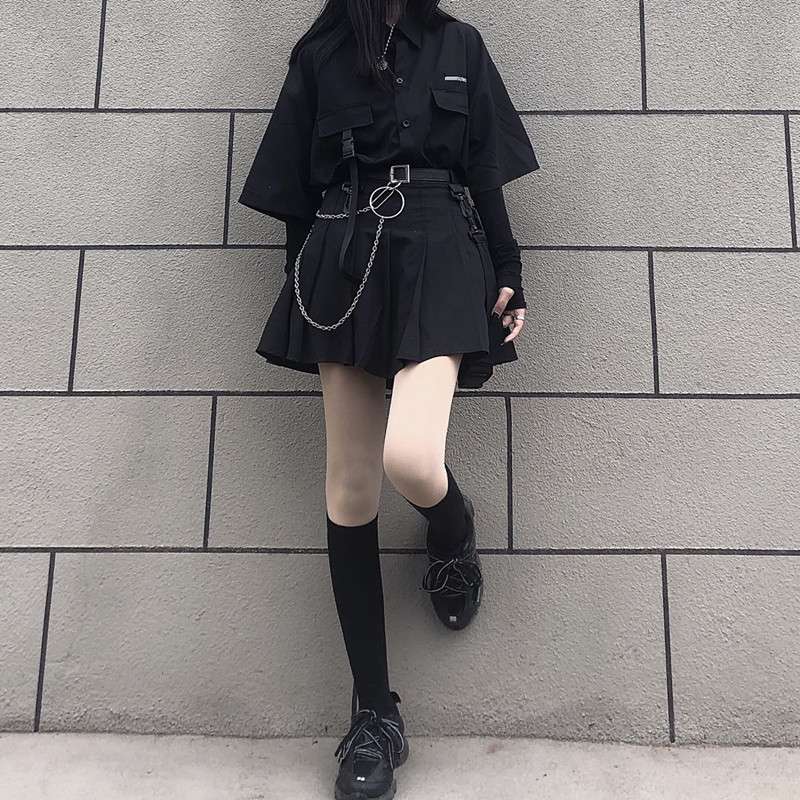 黒コーデ テックゴシック プリーツミニワンピース