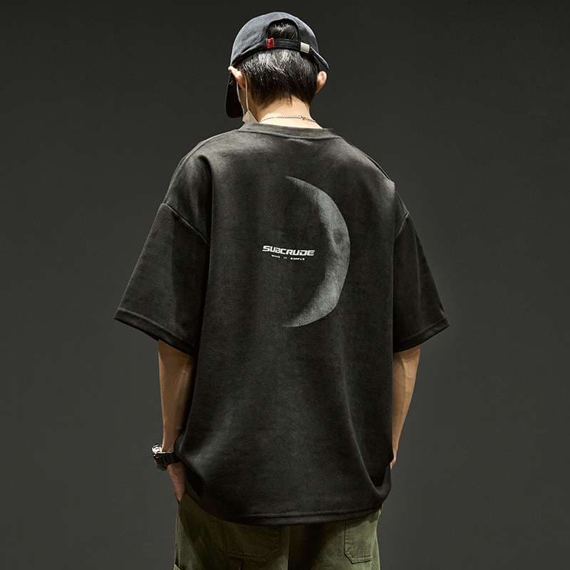 黒コーデ ストリートモード オーバーサイズ Tシャツ