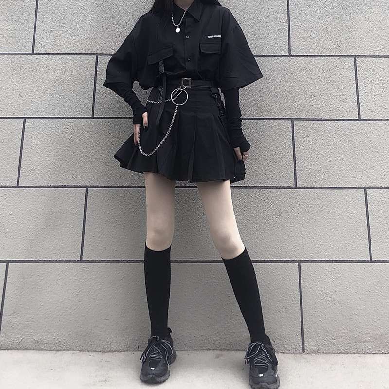 黒コーデ テックゴシック プリーツミニワンピース