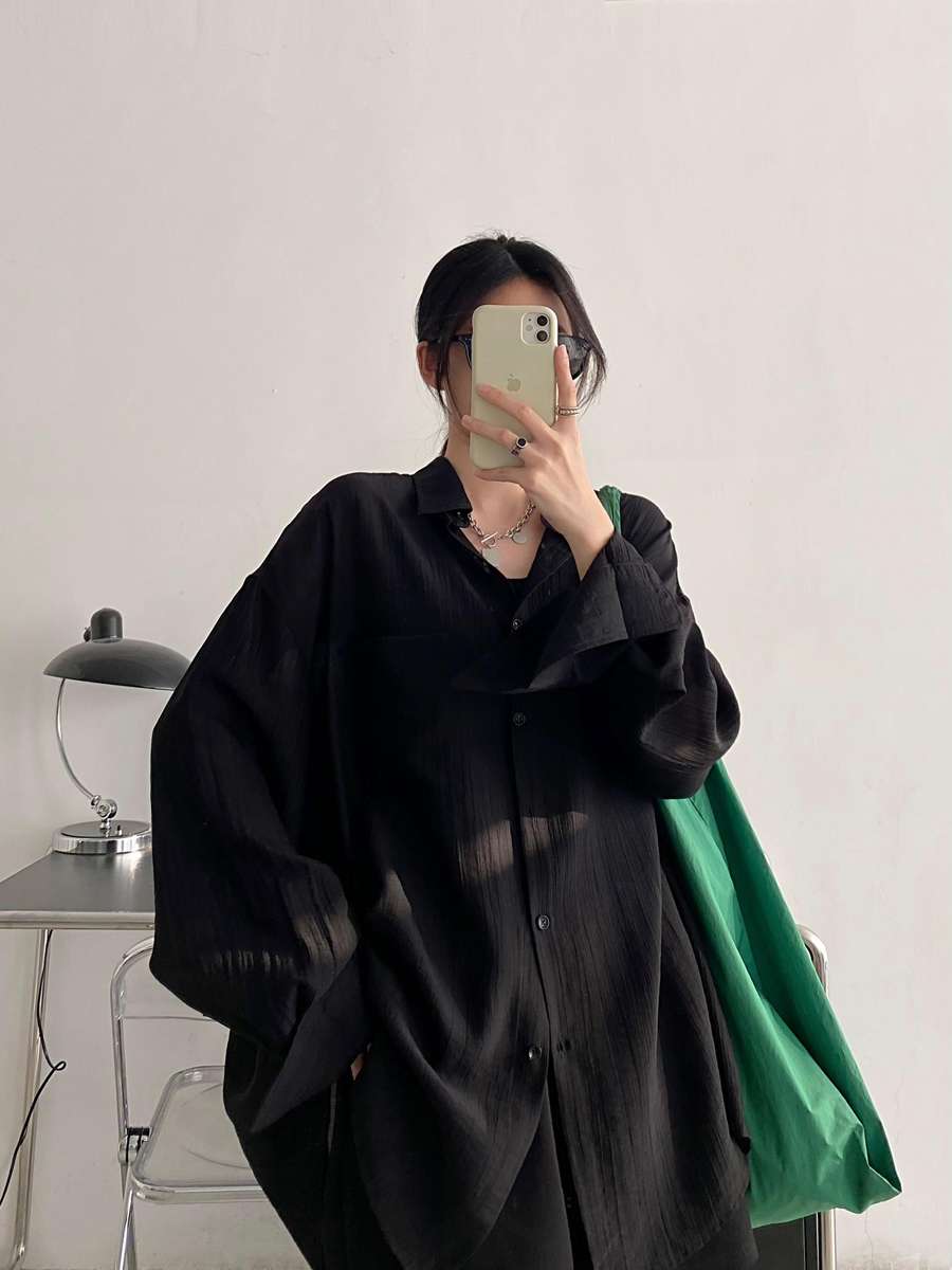 黒コーデ ゆったりオーバーサイズシャツワンピース