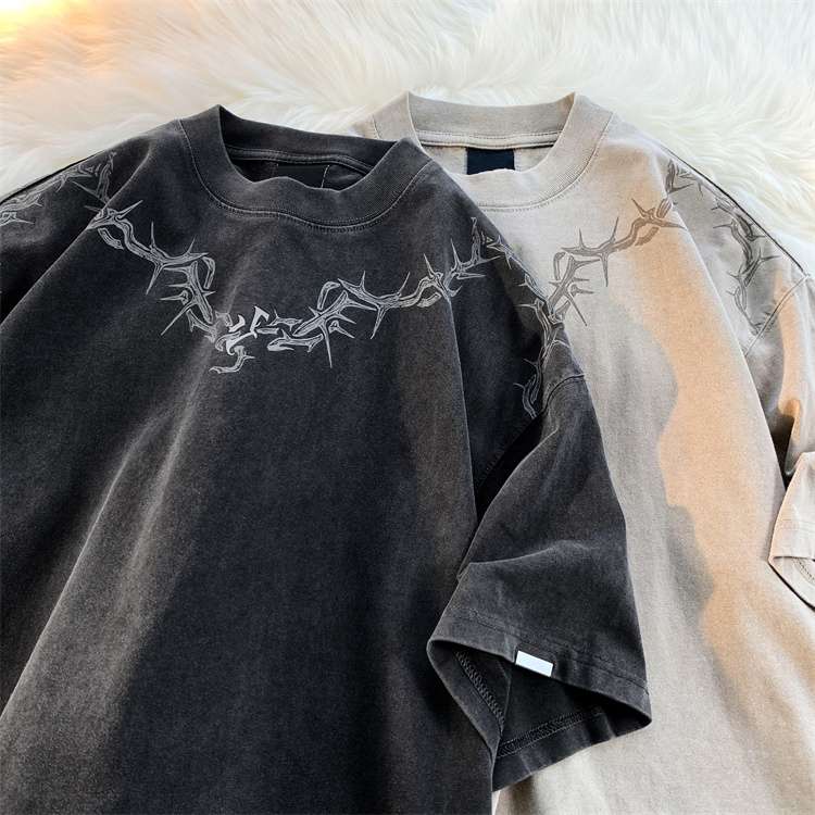 黒コーデ モードストリート バーブワイヤーTシャツ
