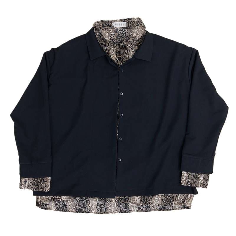 黒コーデ モノトーンスネークパターンシャツジャケット