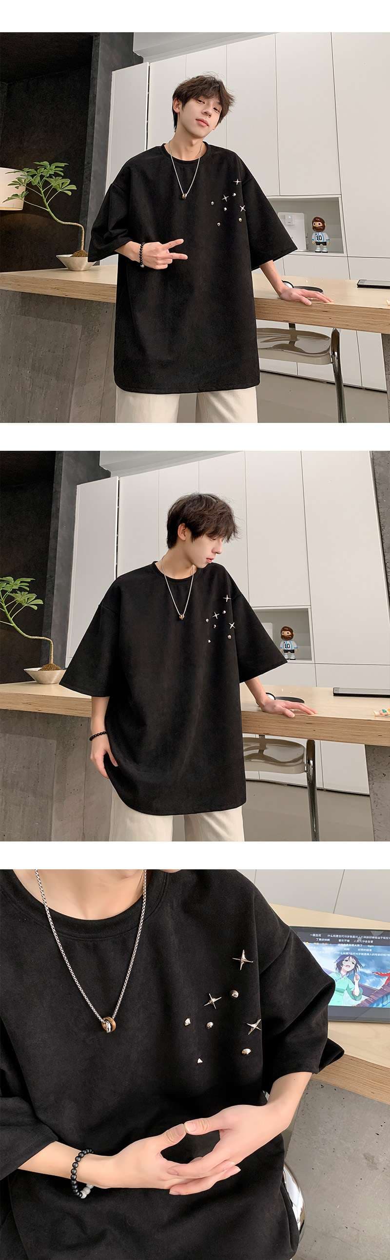黒コーデ 星空モチーフオーバーサイズTシャツ