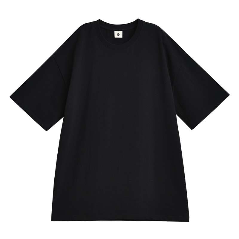 黒コーデ オーバーサイズ モノトーン ストリートTシャツ