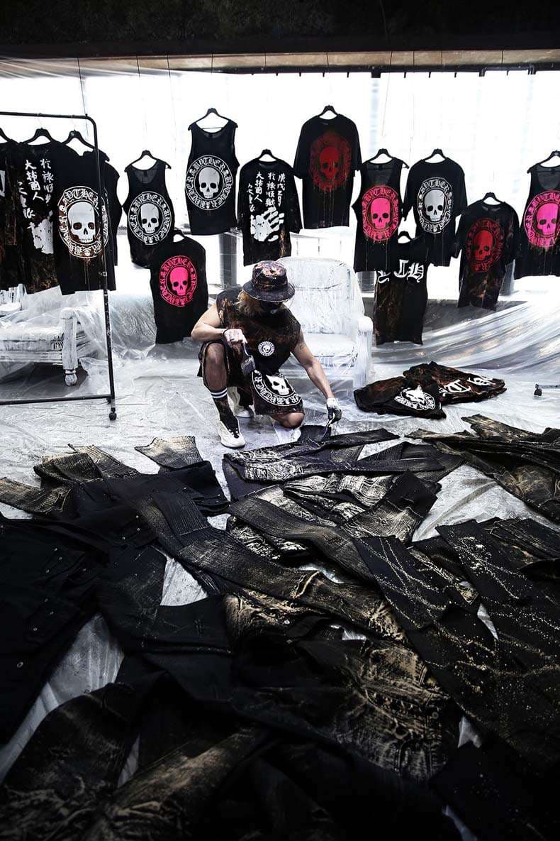 黒コーデ クロスエンブレム ブラックスウェットショーツ