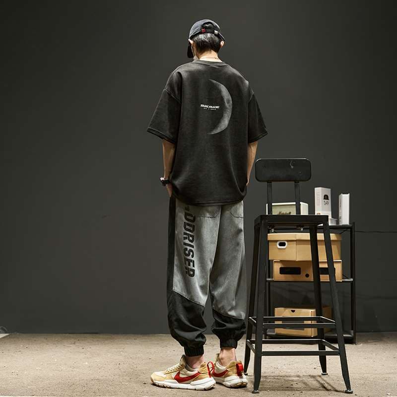 黒コーデ ストリートモード オーバーサイズ Tシャツ