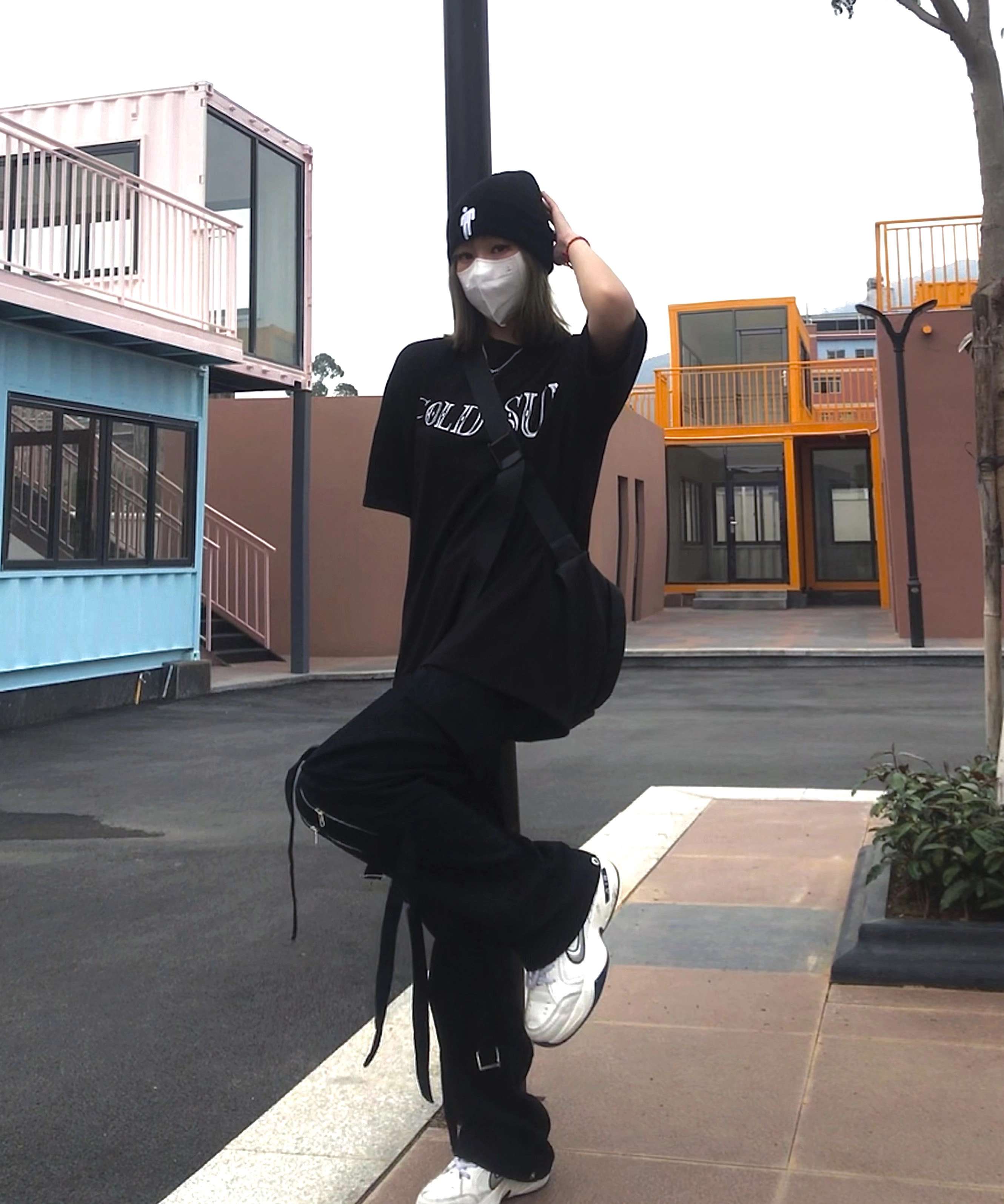 黒コーデ ストリートゴシックカーゴパンツ