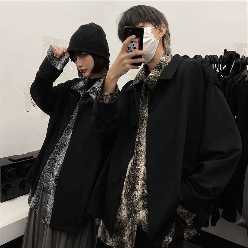 黒コーデ モノトーンスネークパターンシャツジャケット