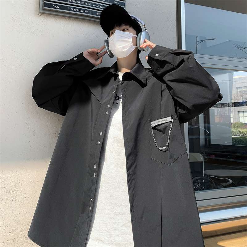 黒コーデ オーバーサイズチェーンポケット付きブラックシャツ