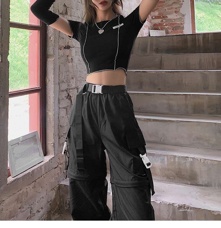 黒コーデ オフショルダーアシンメトリークロップドTシャツ