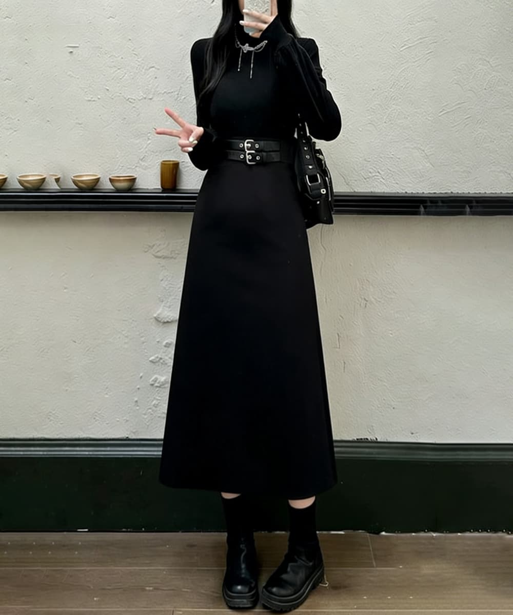 黒コーデ ダブルベルト飾りロング丈ワンピース