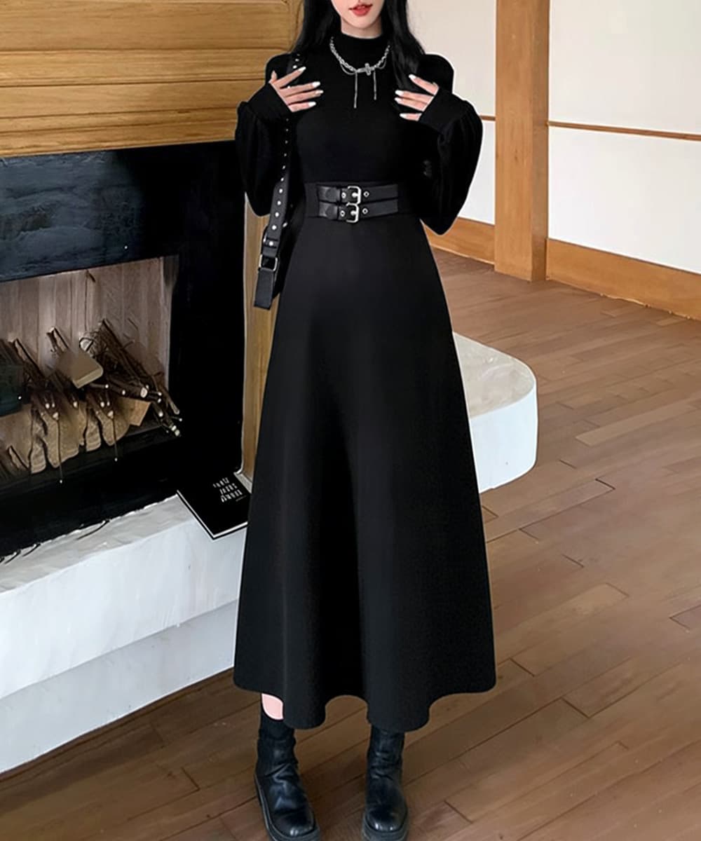黒コーデ ダブルベルト飾りロング丈ワンピース