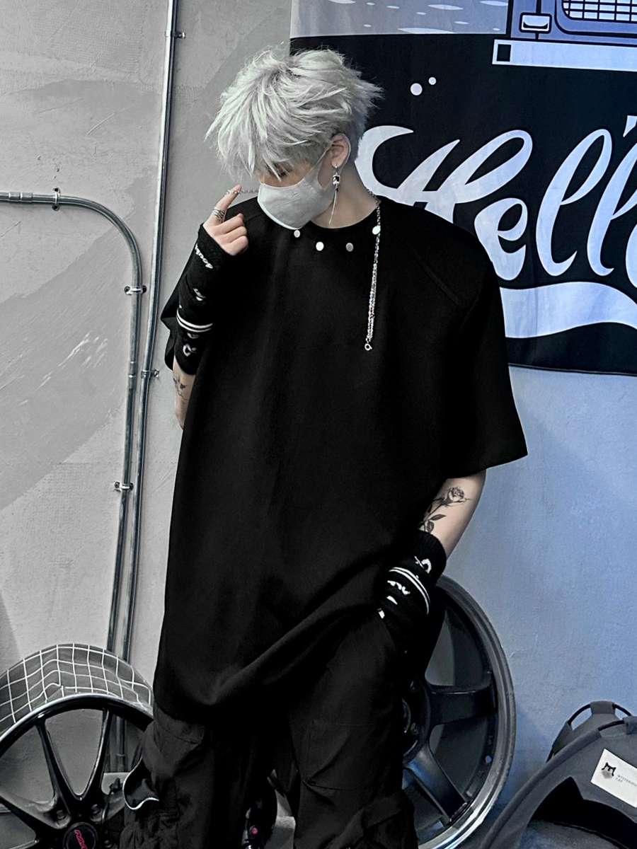 黒コーデ ストリートモードオーバーサイズTシャツ