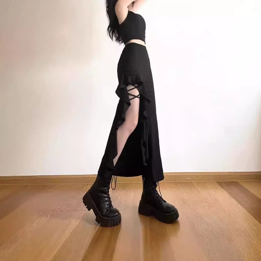黒コーデ サイドレースアップフリル切替ロングスカート