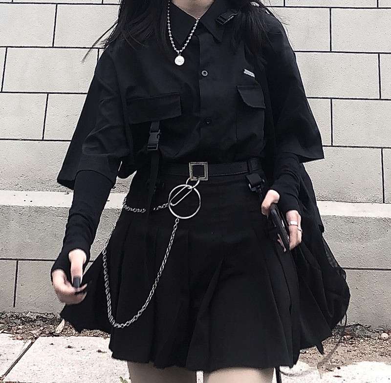 黒コーデ テックゴシック プリーツミニワンピース