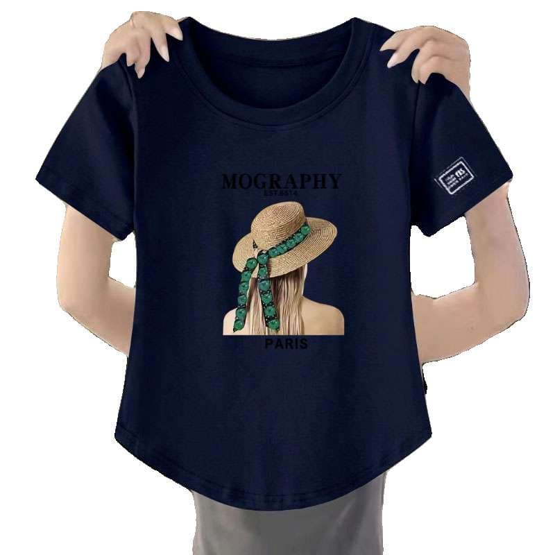 黒コーデ パリ風ストローハットプリントTシャツ