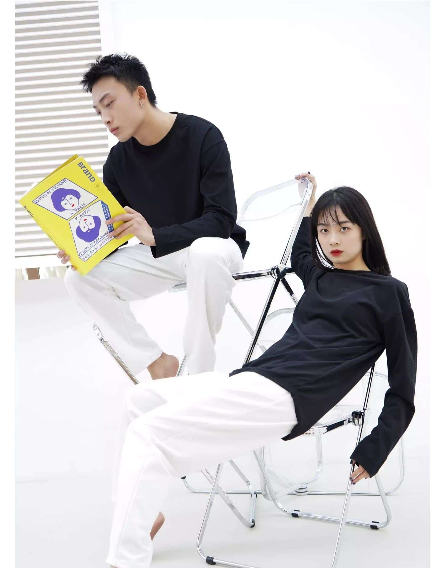 黒コーデ シンプルロングスリーブカットソー