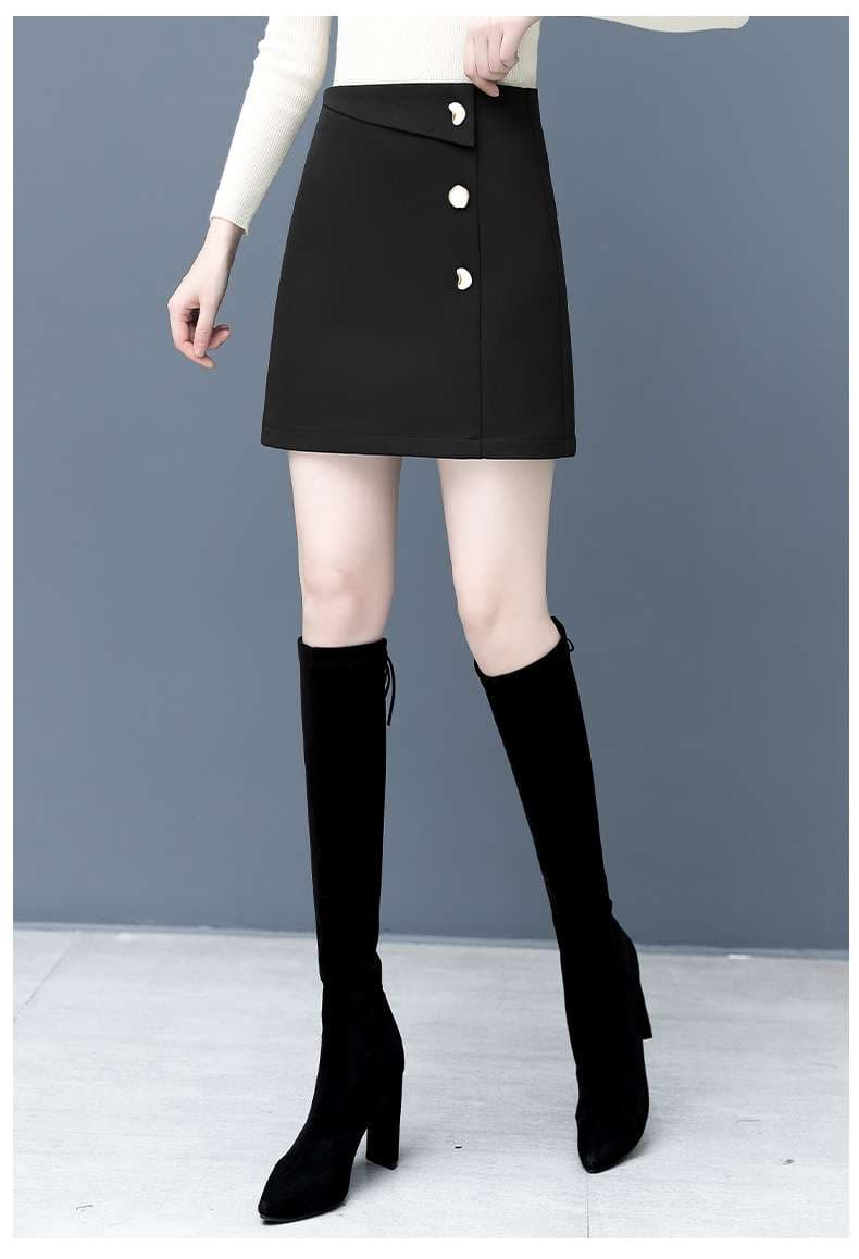 黒コーデ ミニスカート