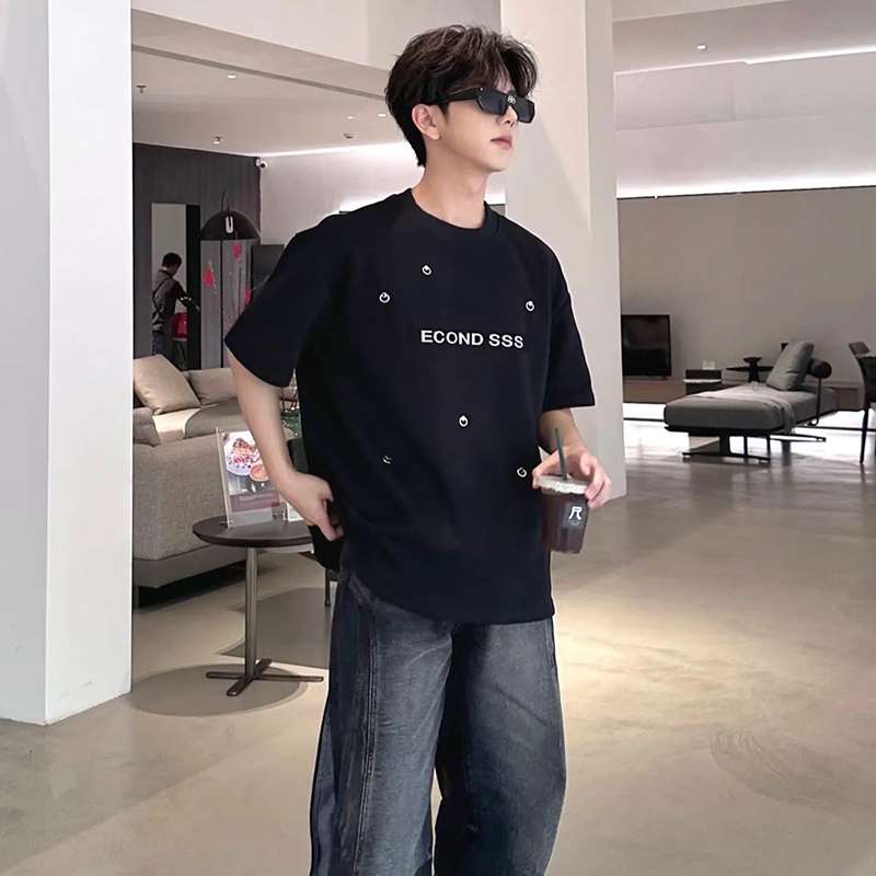 黒コーデ エコニスス デザイナーズ ブラックTシャツ