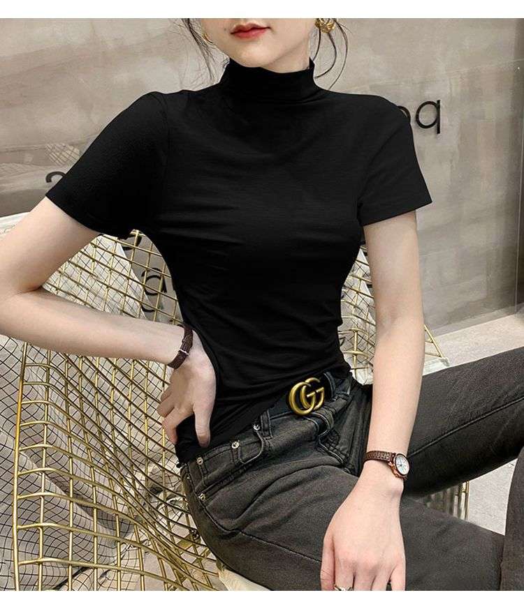 黒コーデ エレガントモックネック半袖Tシャツ
