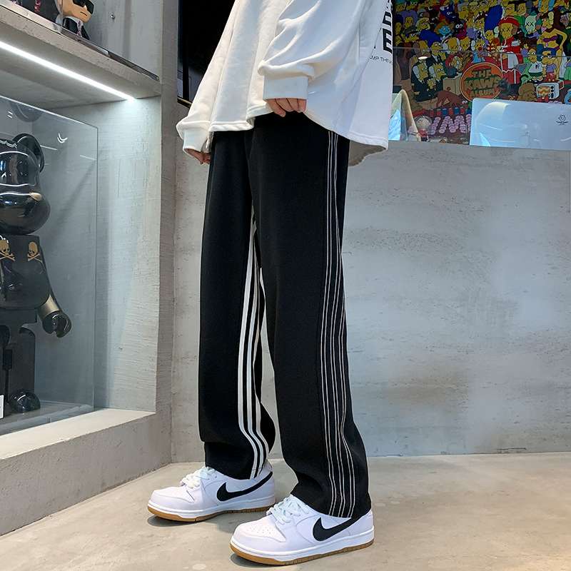 黒コーデ アスリートストライプ ワイドレッグパンツ