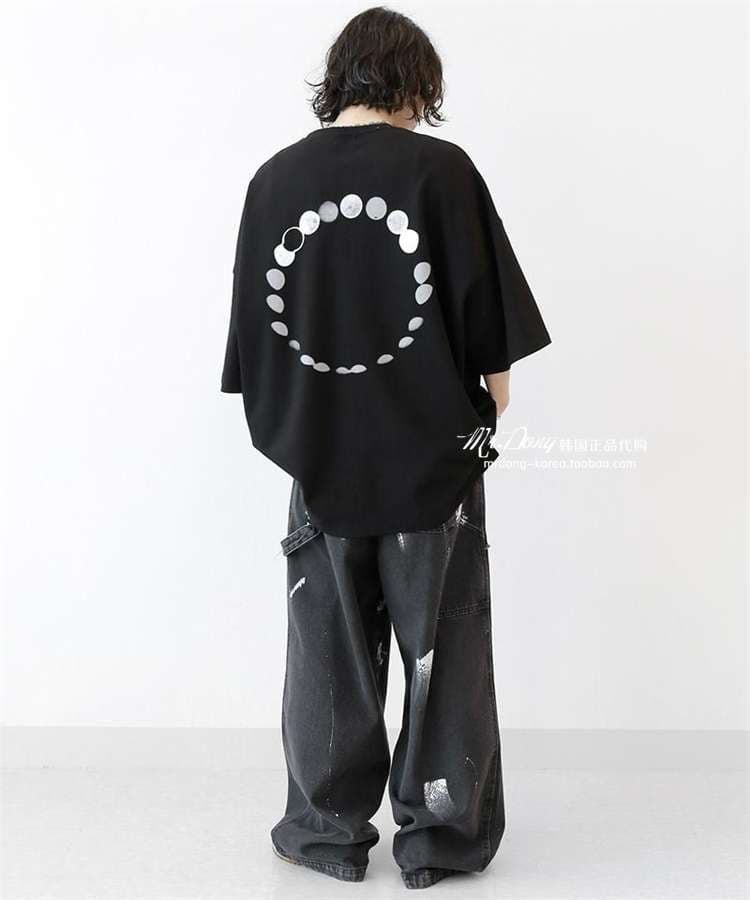 黒コーデ 月の満ち欠けモチーフオーバーサイズTシャツ
