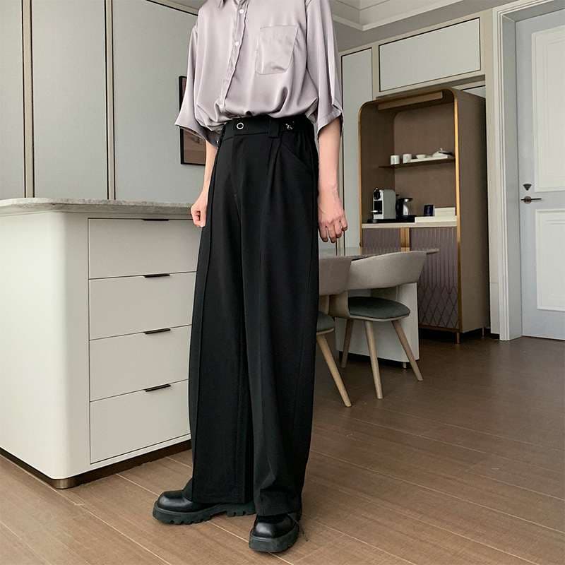 黒コーデ オーバーサイズ・ワイドレッグパンツ