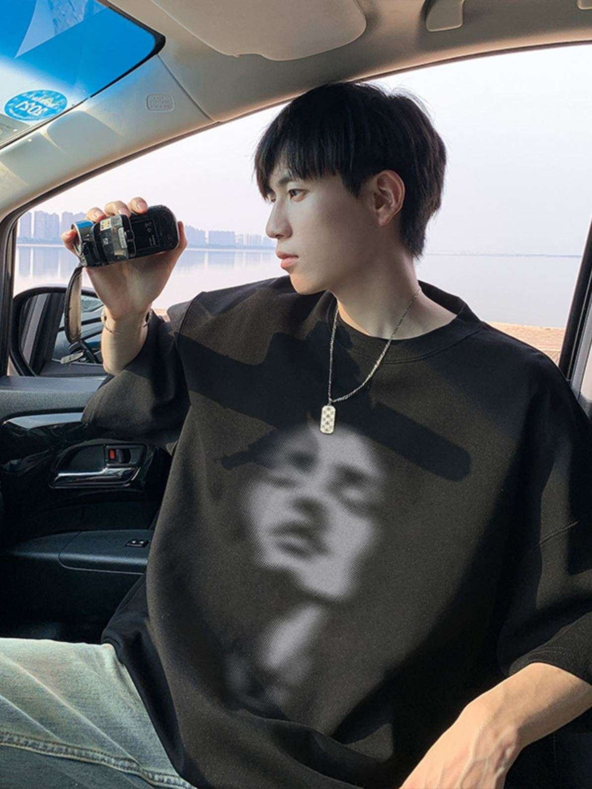 黒コーデ モノクロフェイスプリント オーバーサイズTシャツ