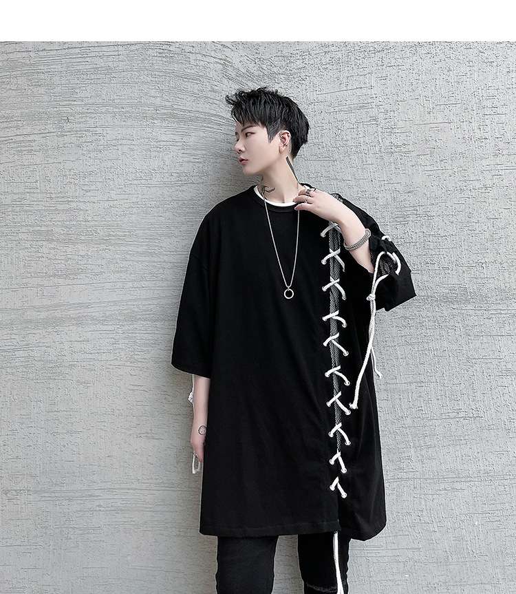 黒コーデ レースアップデザイン オーバーサイズ ブラックTシャツ