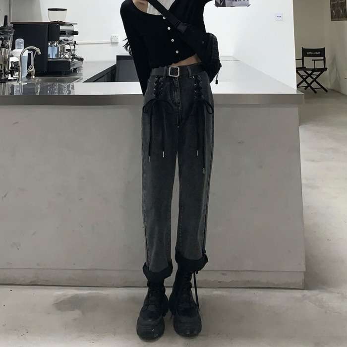 黒コーデ レースアップデザインハイウエストデニムパンツ