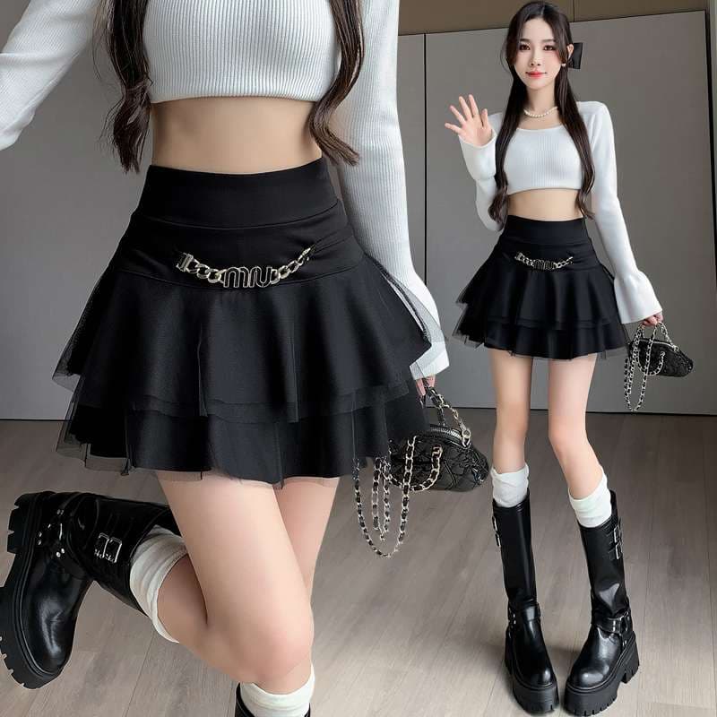 黒コーデ チェーンデザインフレアミニスカート