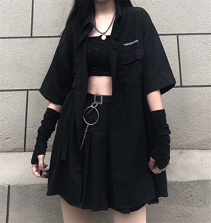 黒コーデ テックゴシック プリーツミニワンピース