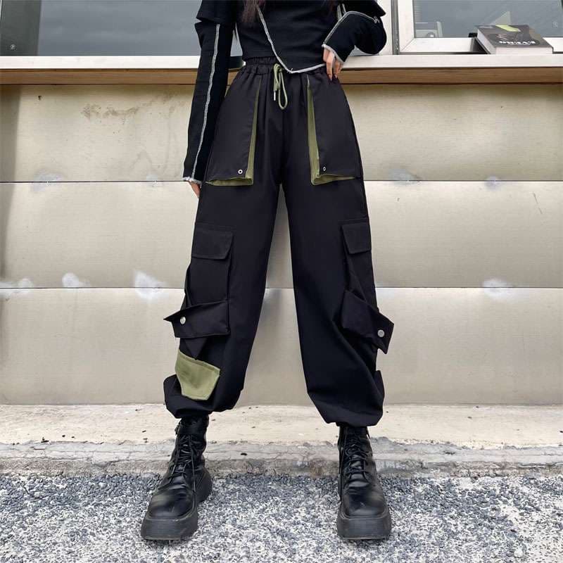 黒コーデ マルチポケットカーゴパンツ ストリートゴシック