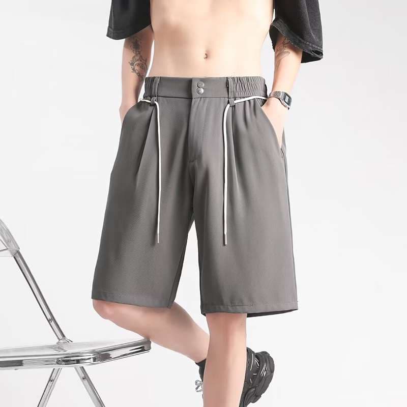 黒コーデ ドローストリング付きワイドショートパンツ