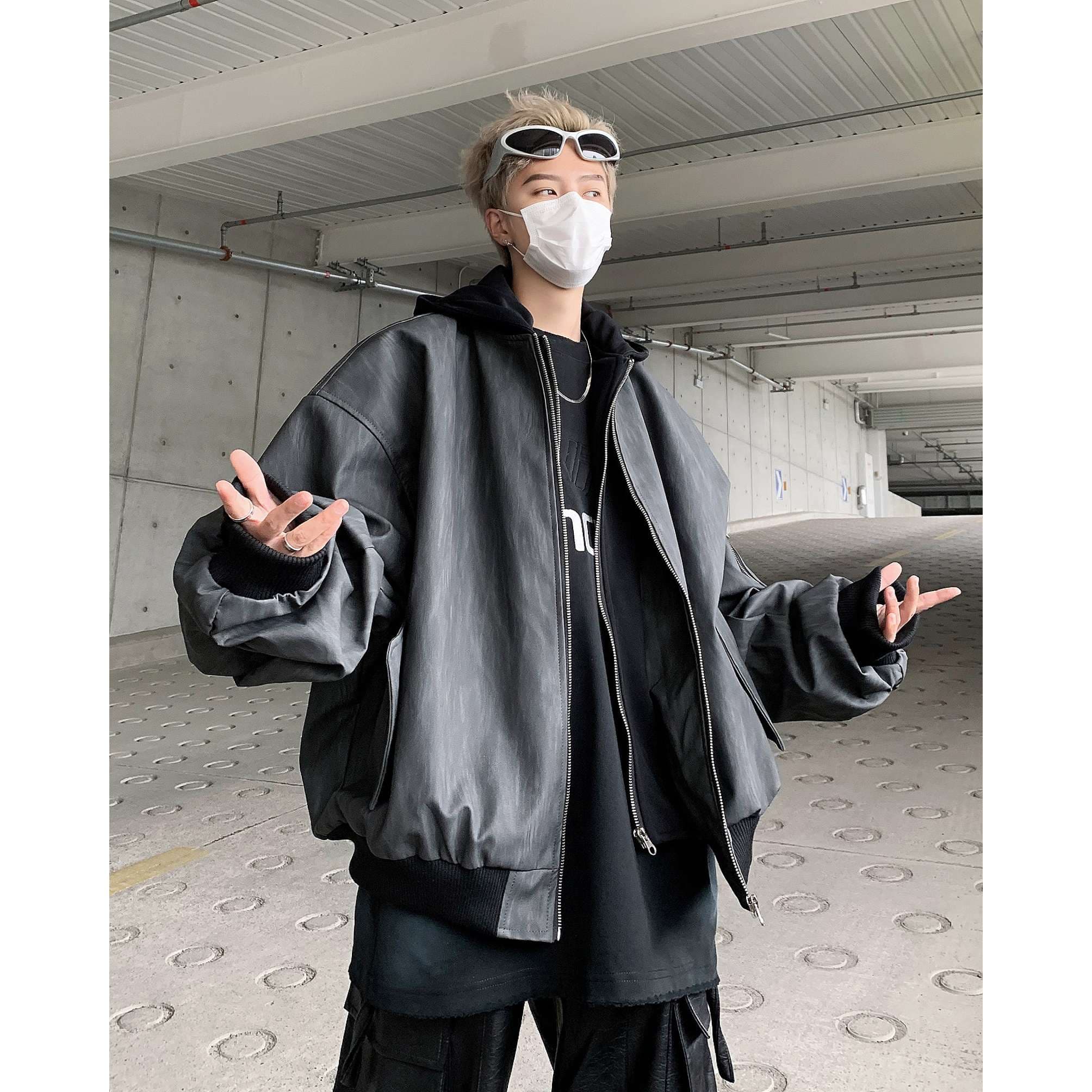 黒コーデ オーバーサイズ ジップアップジャケット