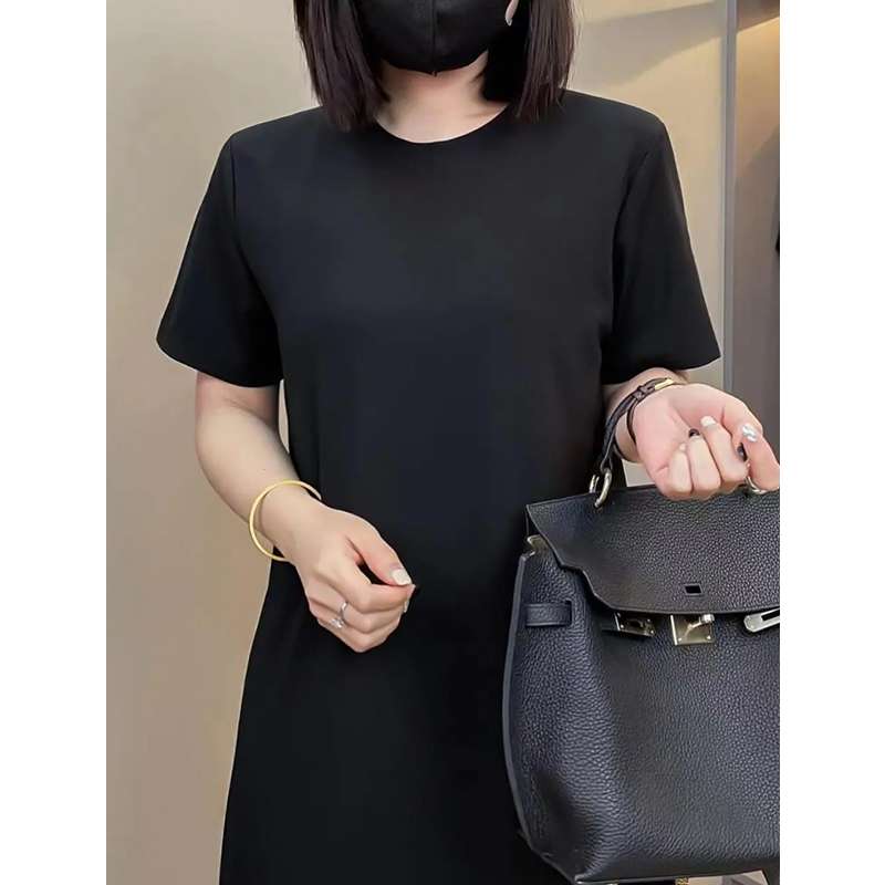 黒コーデ シンプルロングTシャツワンピース